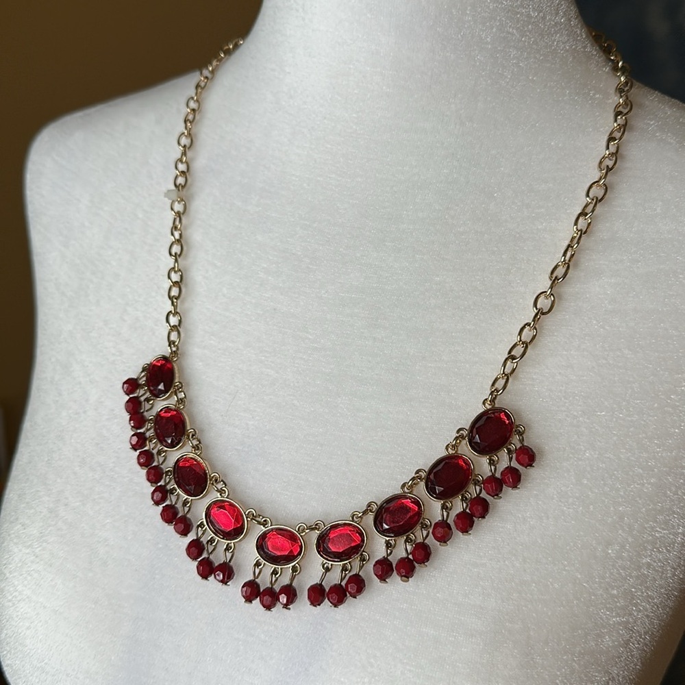 New red crystals with gold colored chain necklace - Picture 2 of 7